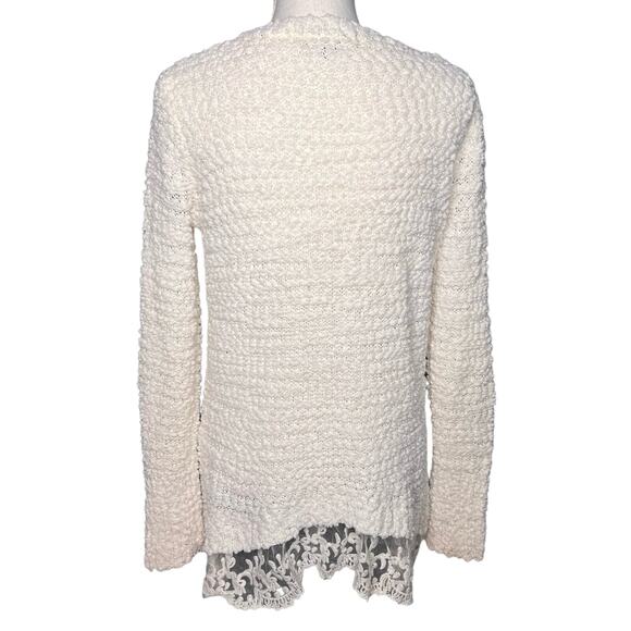 Absolutely Famous Size Medium White Popcorn Chenille Tunic Sweater Lace Hem - Picture 2 of 8